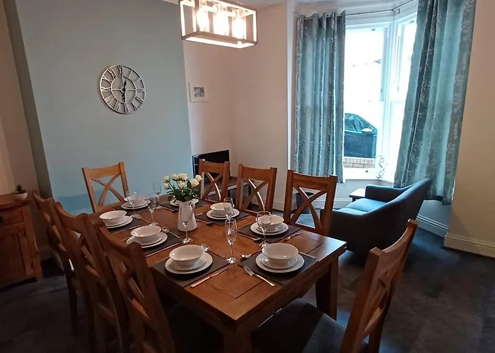West Cliff Townhouse With Parking